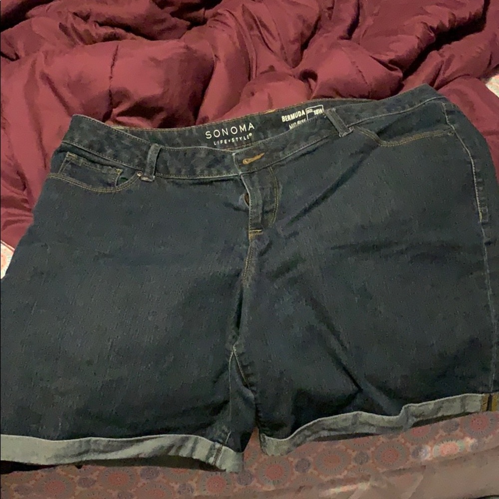 Mid-rise shorts